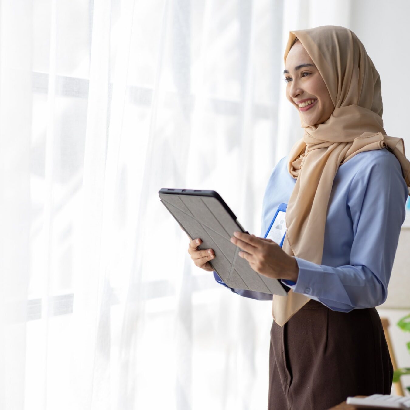 A women works on an iPad to renew her icf credential