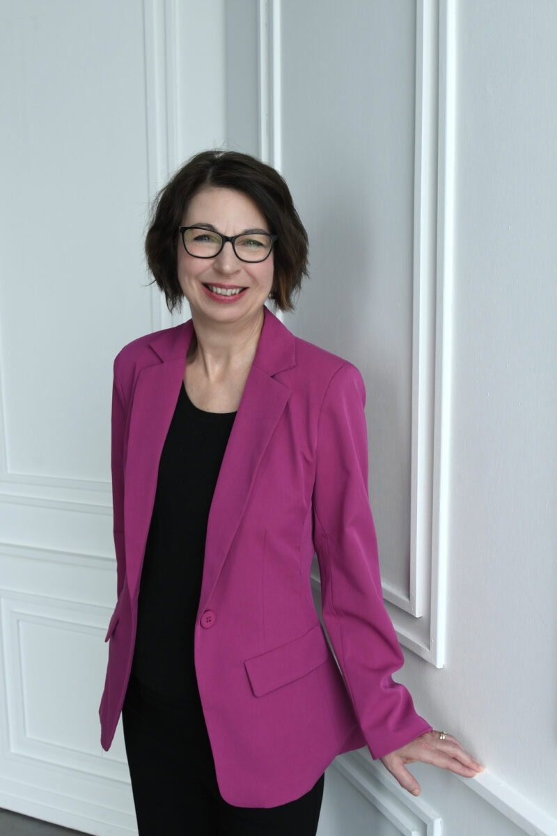 Headshot of Jennifer Zach, ACC